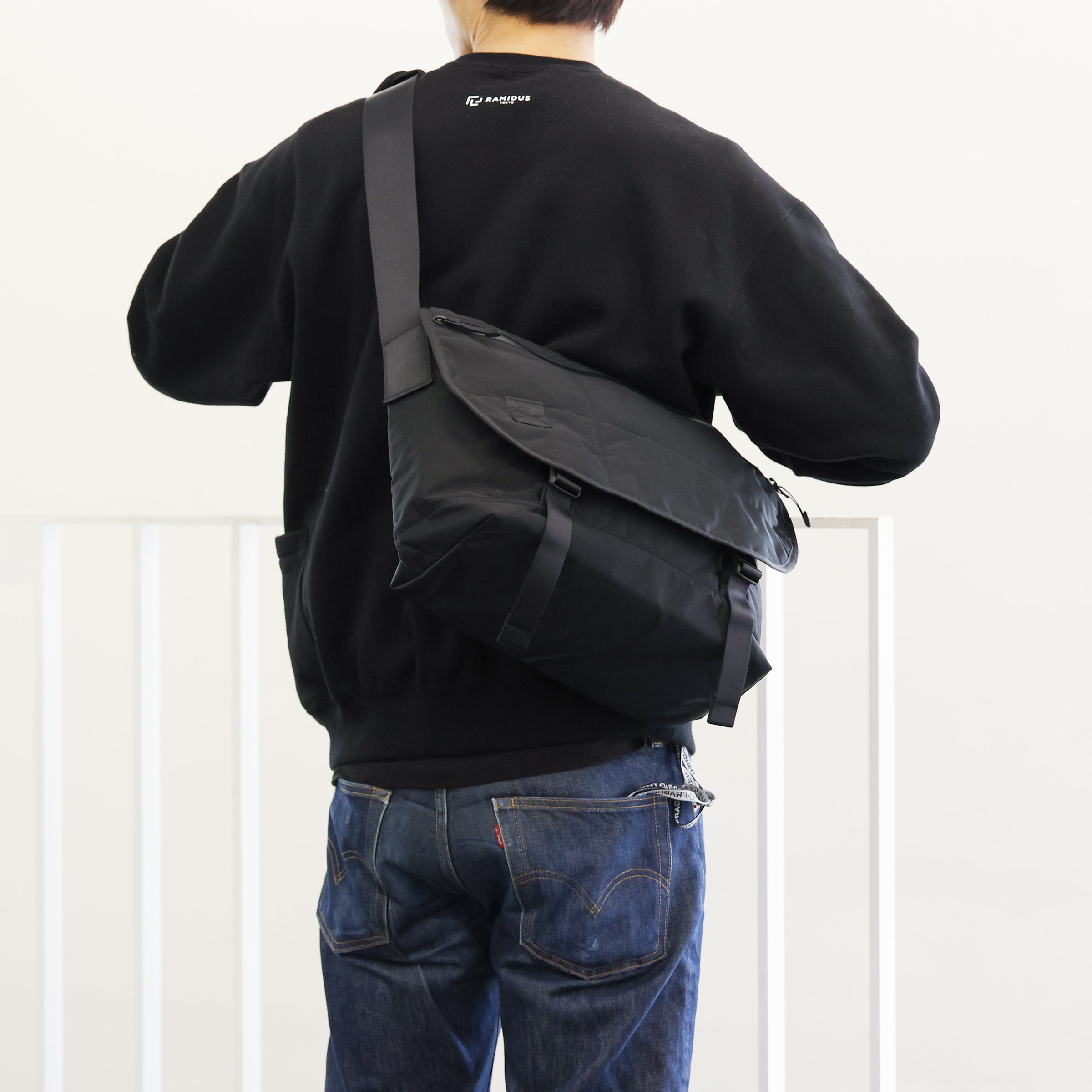 【きれいめファッション51選】上品さと清潔感をキープし MESSENGER BAG – RAMIDUS ONLINE バッグ