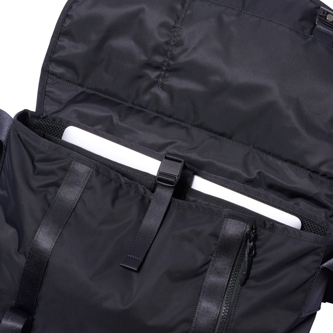 MESSENGER BAG