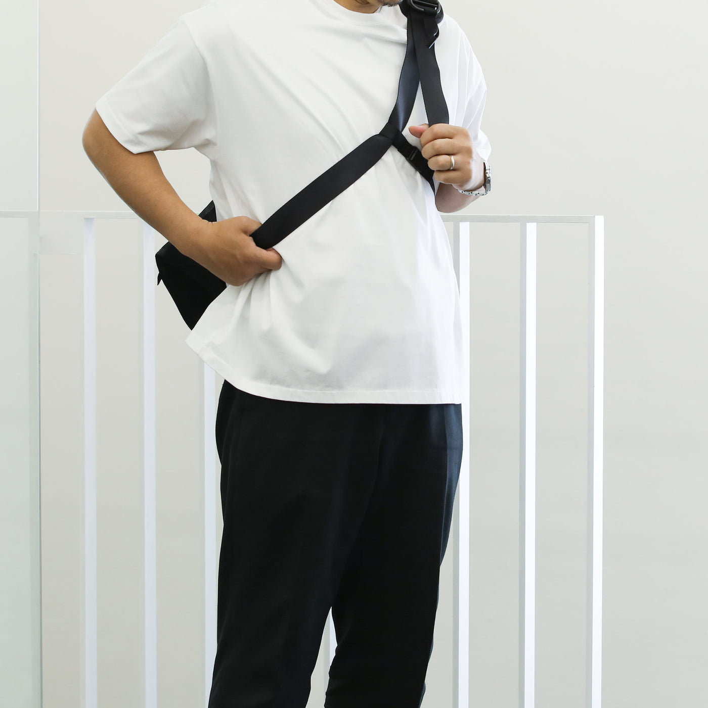 MESSENGER BAG