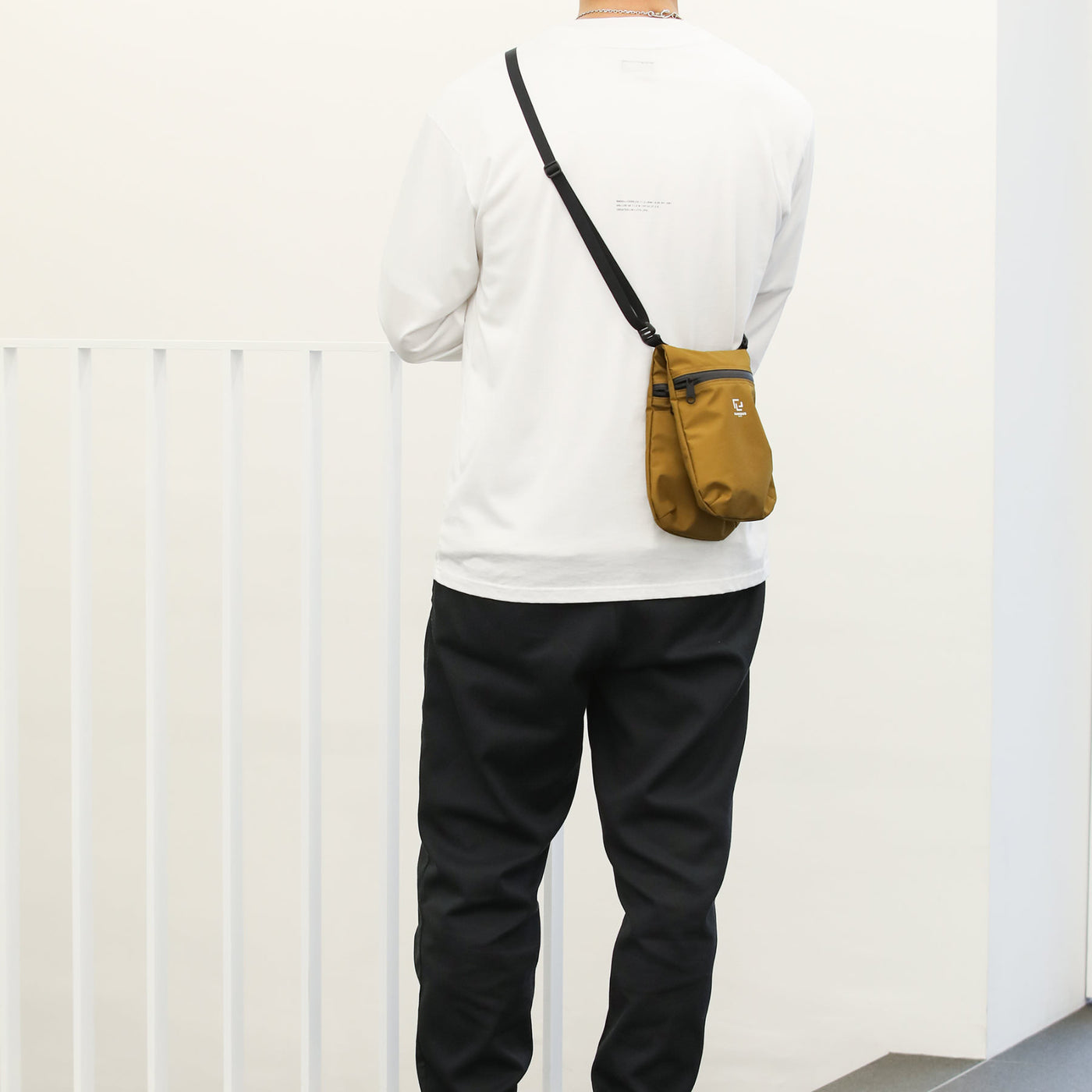 SHOULDER POUCH