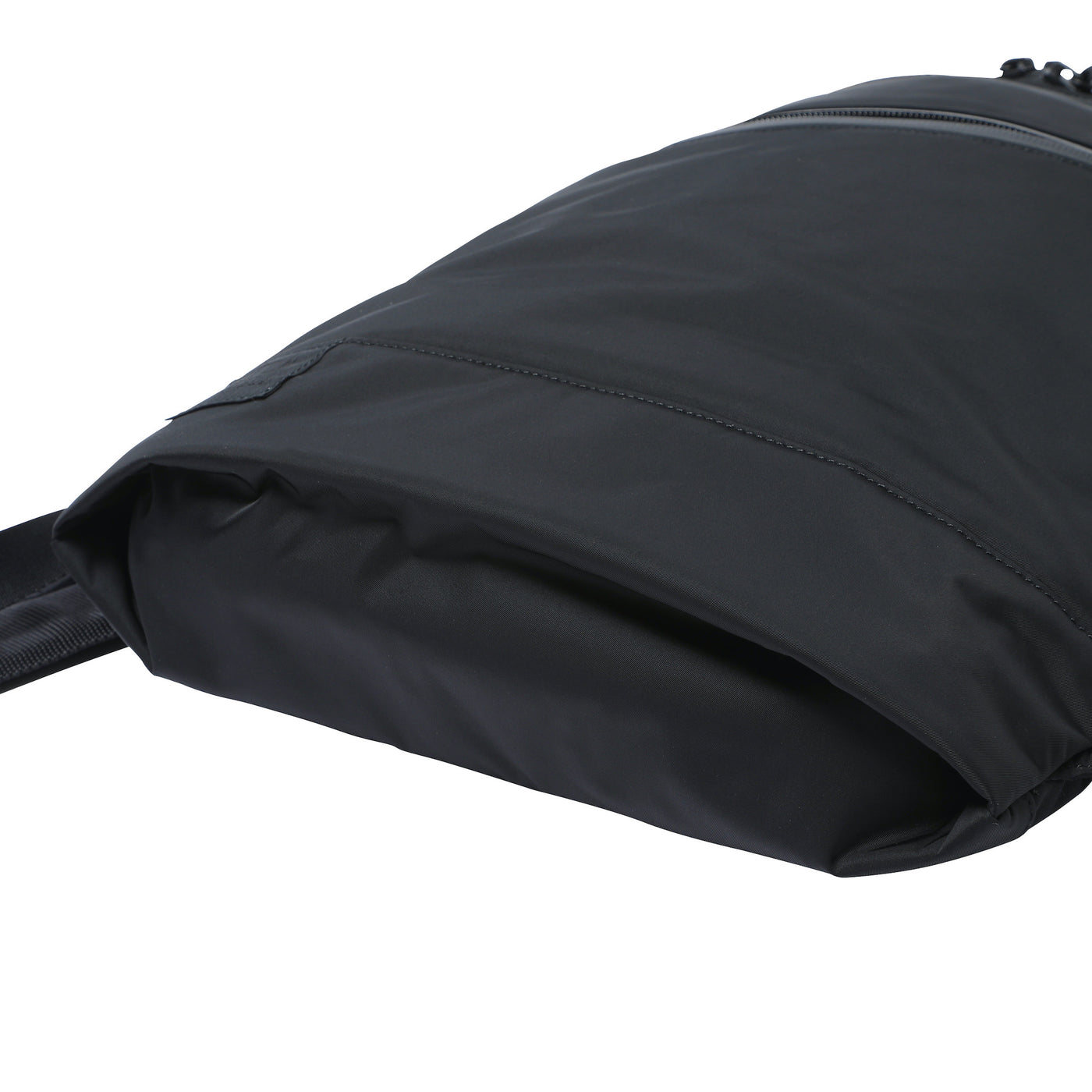 SLIM BACKPACK