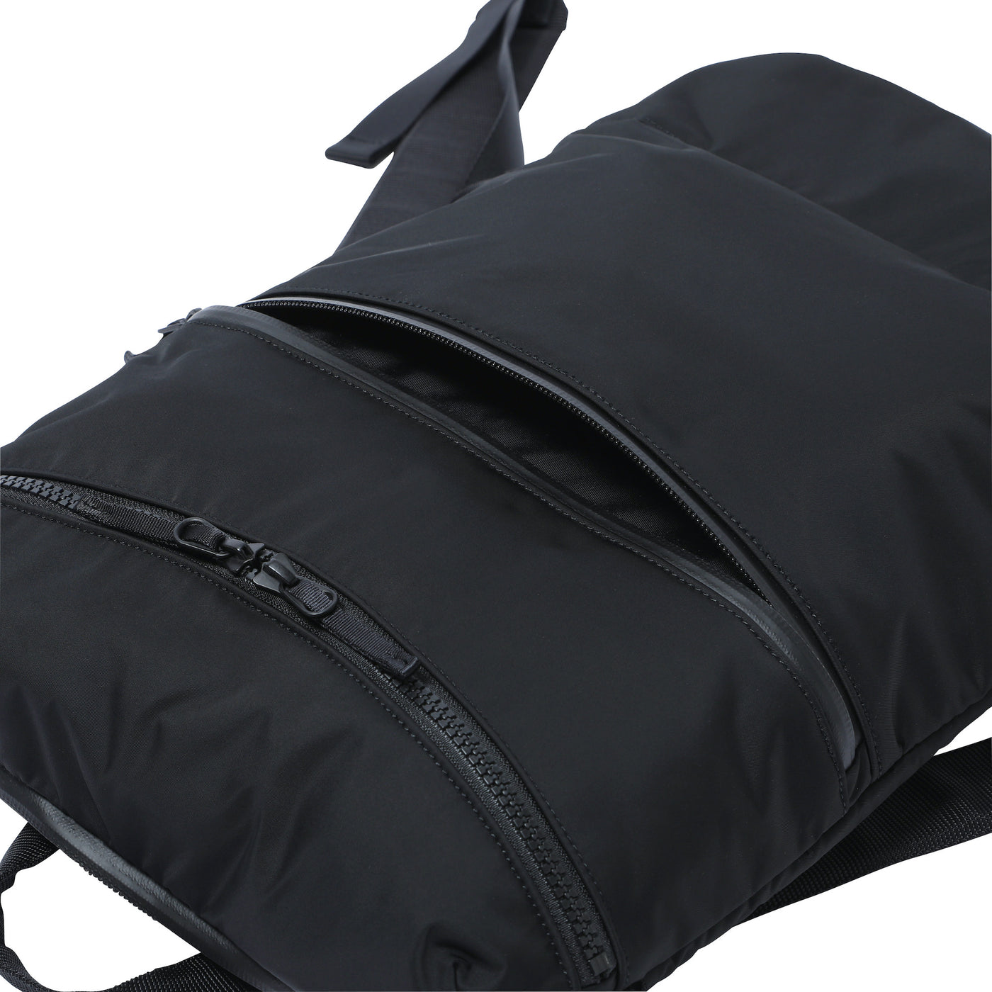 SLIM BACKPACK
