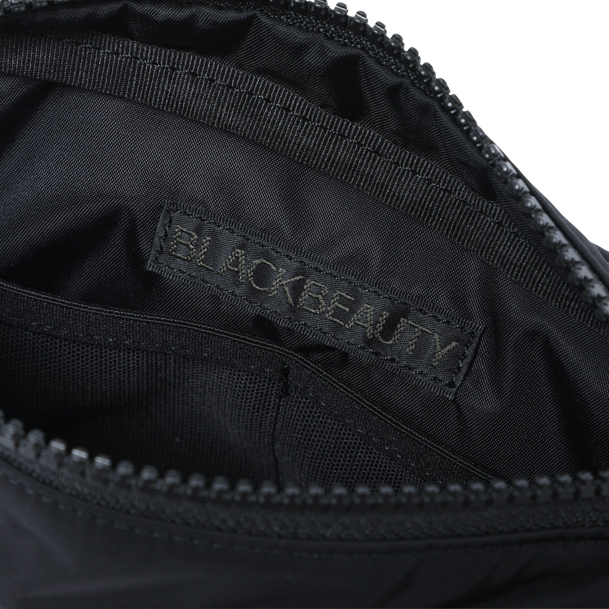 バッグ RAMIDUS WAIST BAG B011087-BLACK_01.jpg?v=1675912732