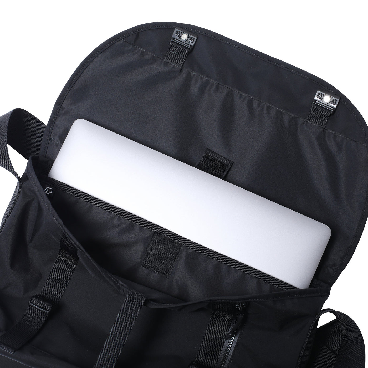 MESSENGER BAG