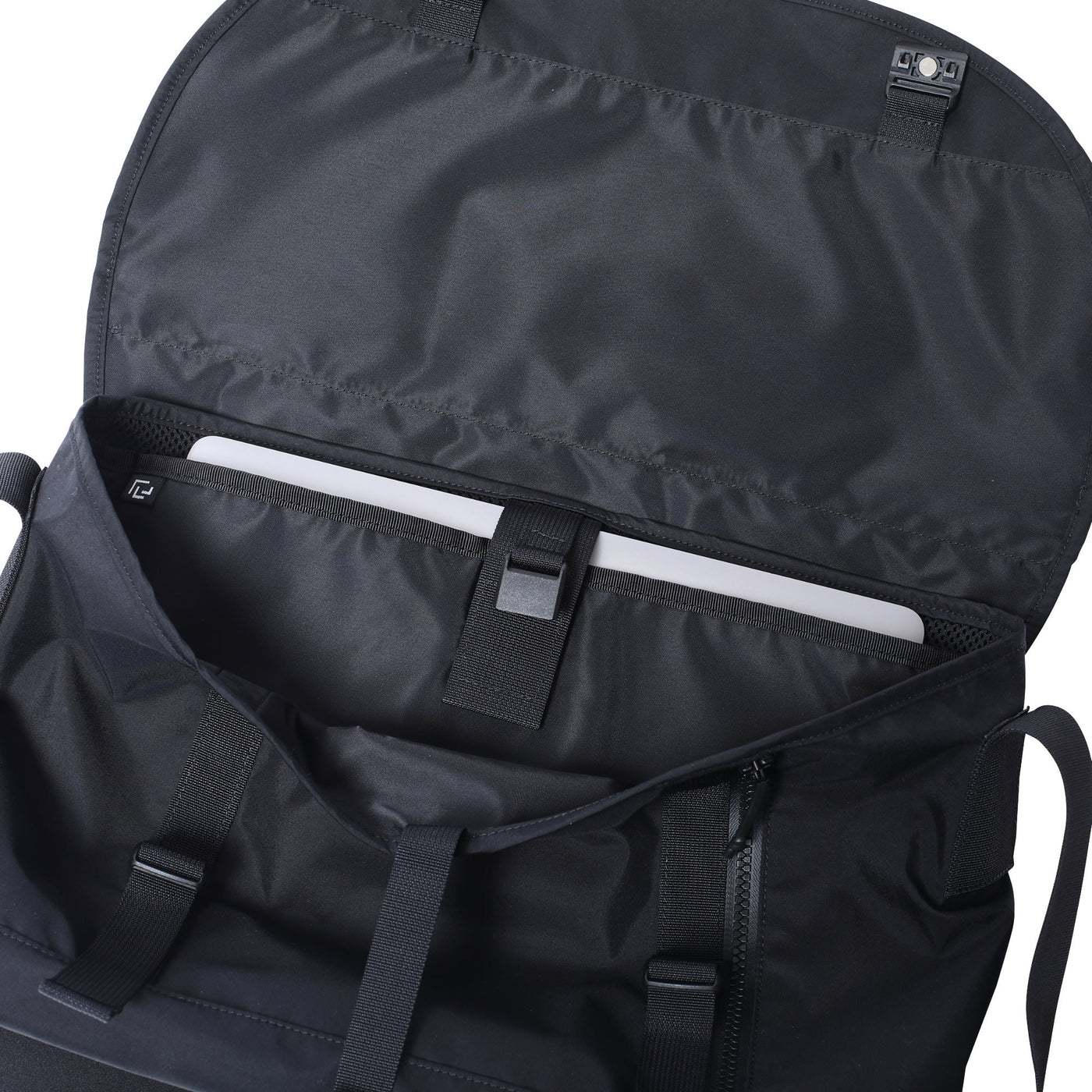 MESSENGER BAG